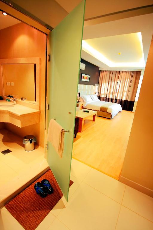 Meera Suites リヤード エクステリア 写真